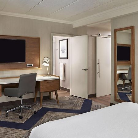 Four Points By Sheraton Windsor Downtown Exteriör bild