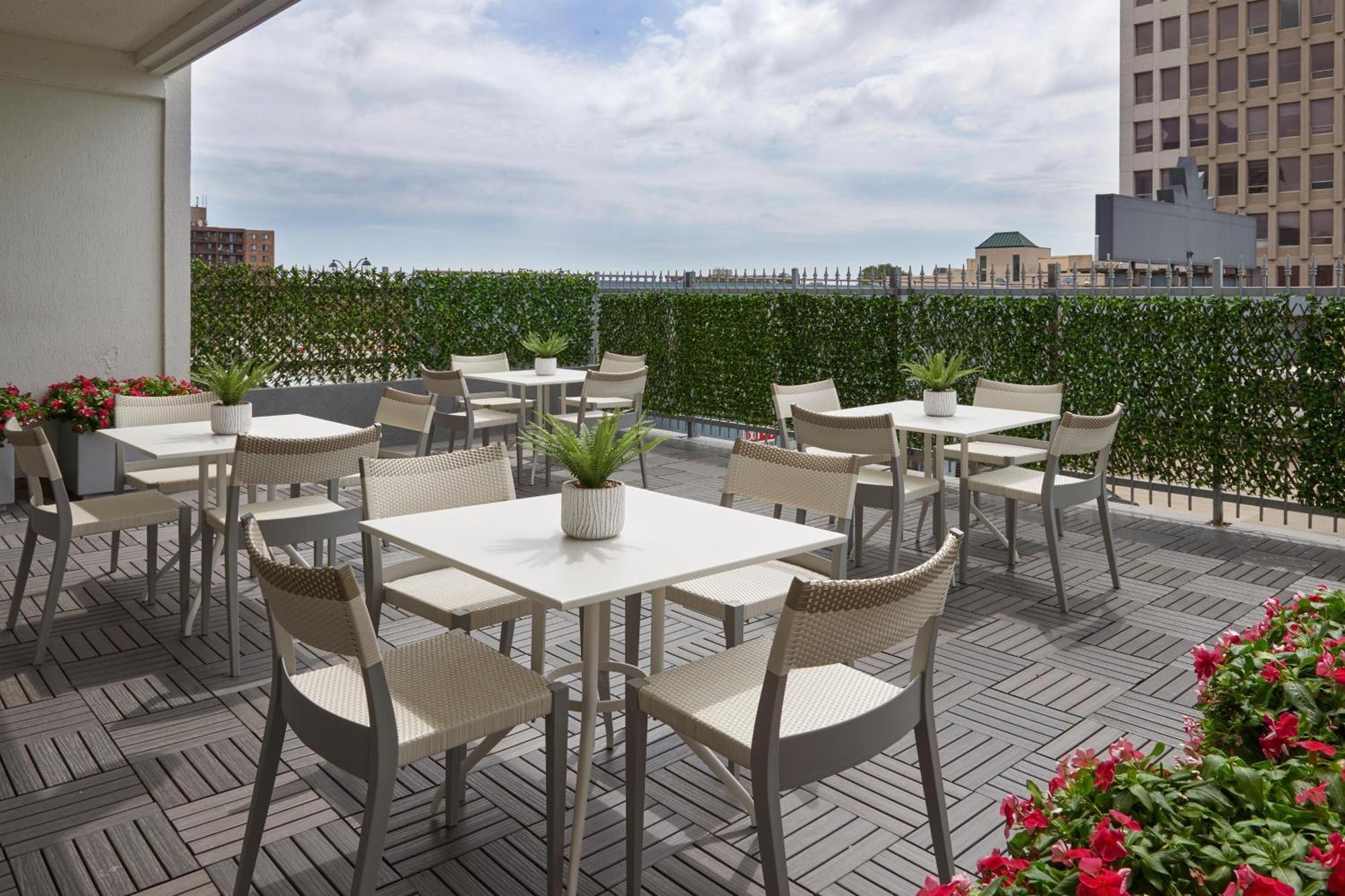 Four Points By Sheraton Windsor Downtown Exteriör bild